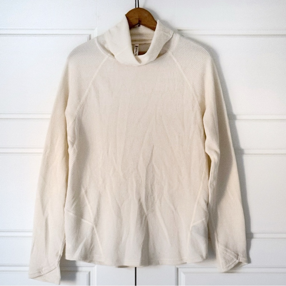 Kuhl Petra Turtleneck Sweater Medium Cream Base Layer Waffle Knit Thermal Light
